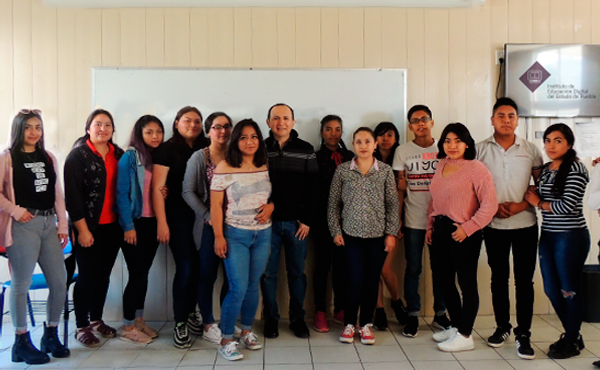 Ser una institución educativa referente a nivel nacional, que conforma una comunidad dinámica y consciente, capaz de transformar positivamente su entorno.